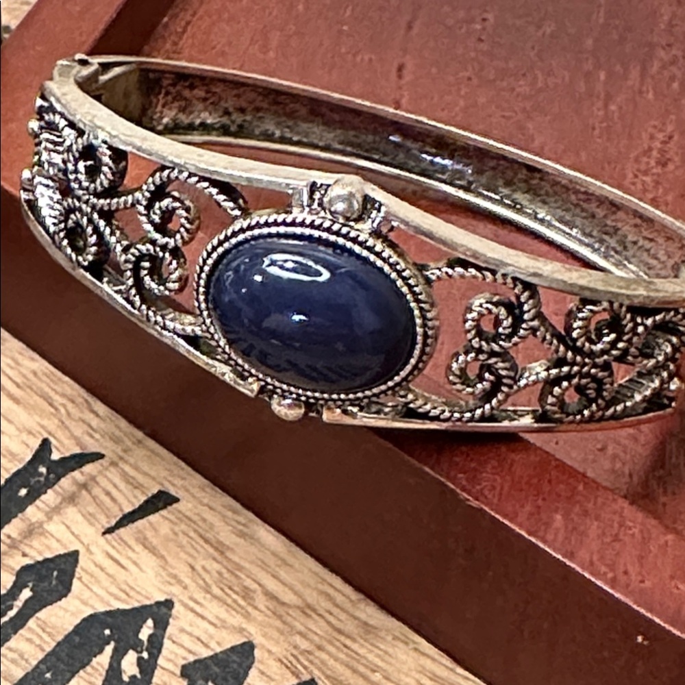 Elegant Silver Bracelet with Blue Stone